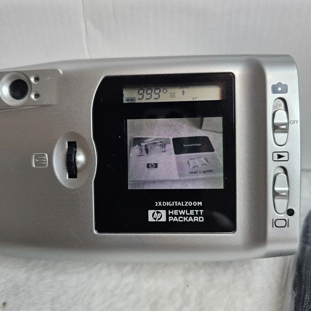 🖤Vintage HP PhotoSmart 215 1.3 MP Digital Camera With Box And Some Contents
